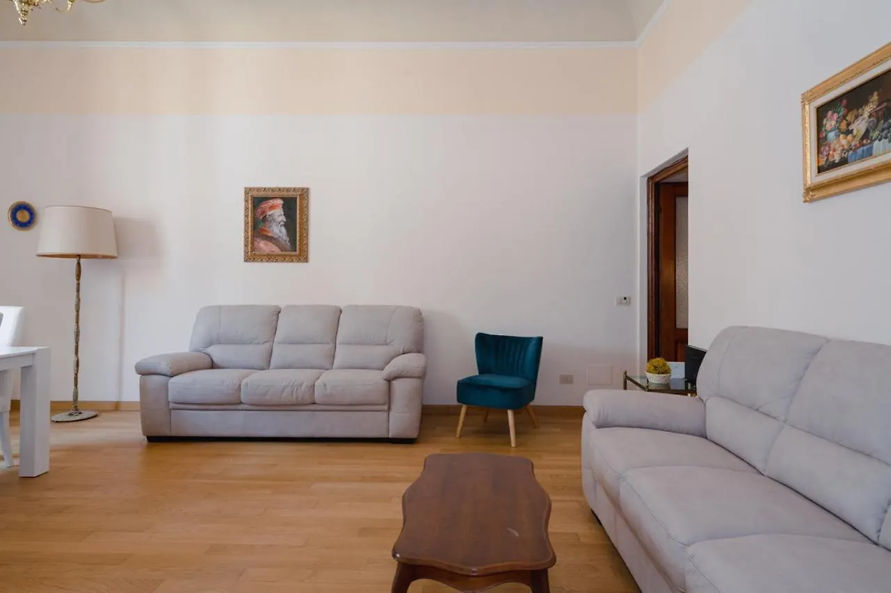Ghibellina Elegant Apartment With 4 Bedrooms Florence 0*,  Italy