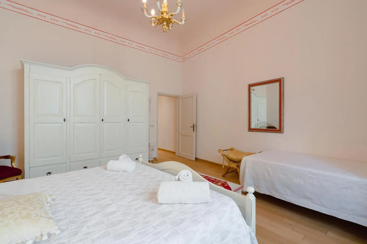 Ghibellina Elegant Apartment With 4 Bedrooms Florence