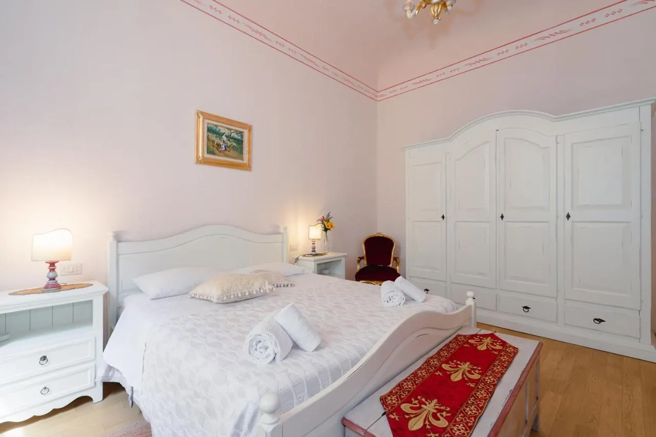 Ghibellina Elegant Apartment With 4 Bedrooms Florence