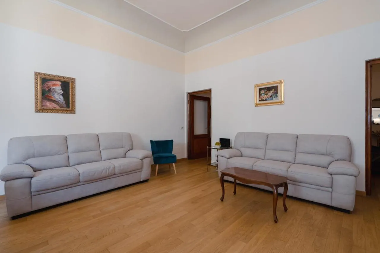 Ghibellina Elegant Apartment With 4 Bedrooms Florence