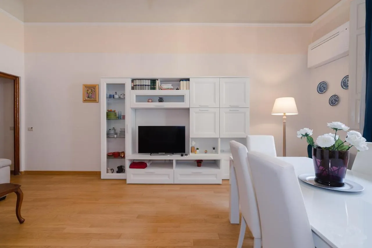 Ghibellina Elegant Apartment With 4 Bedrooms Florence
