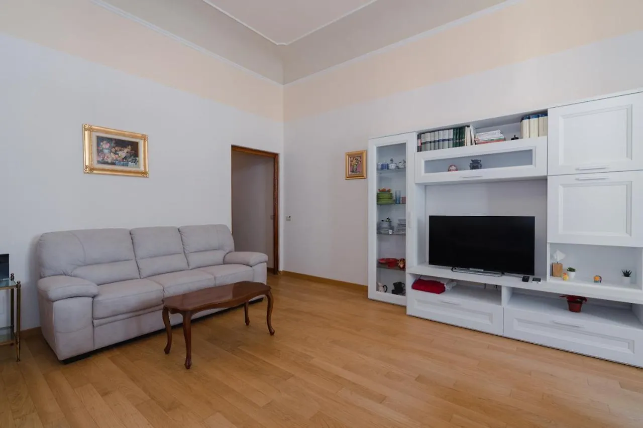 Ghibellina Elegant Apartment With 4 Bedrooms Florence Italy