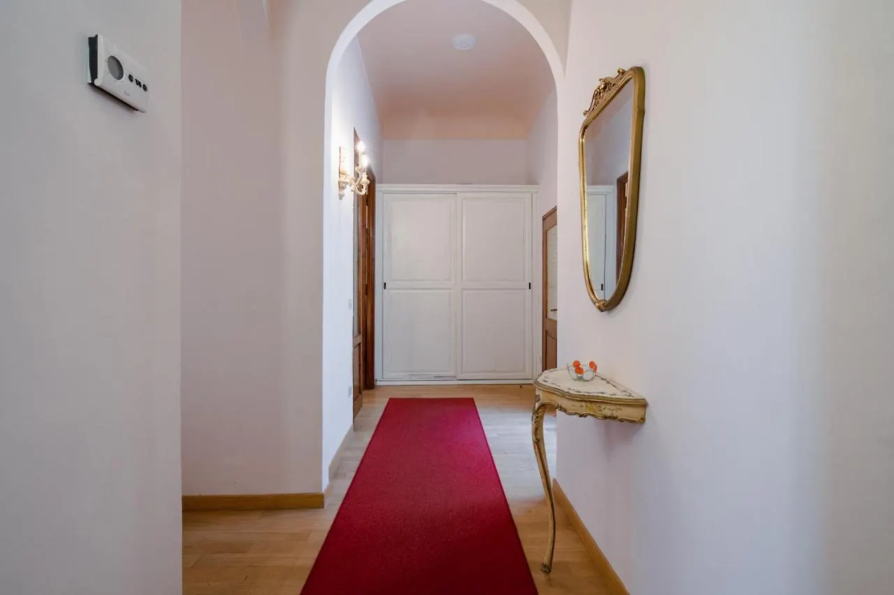 Ghibellina Elegant Apartment With 4 Bedrooms Florence